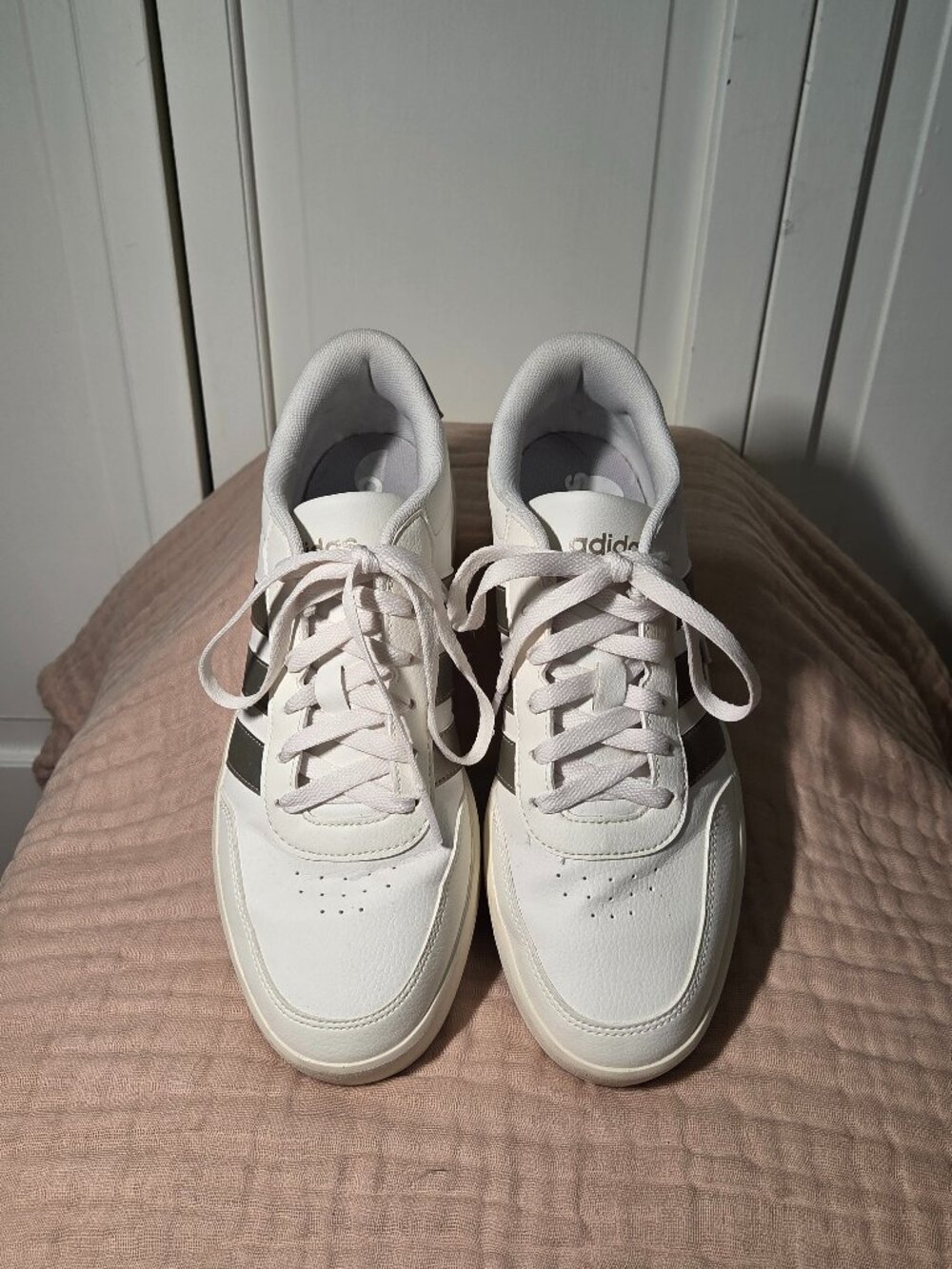 Adidas White / Gold, Women's size 8